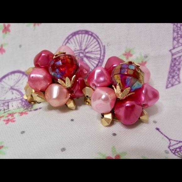 Jewelry - Vintage 60’s Cluster Clip On Earrings